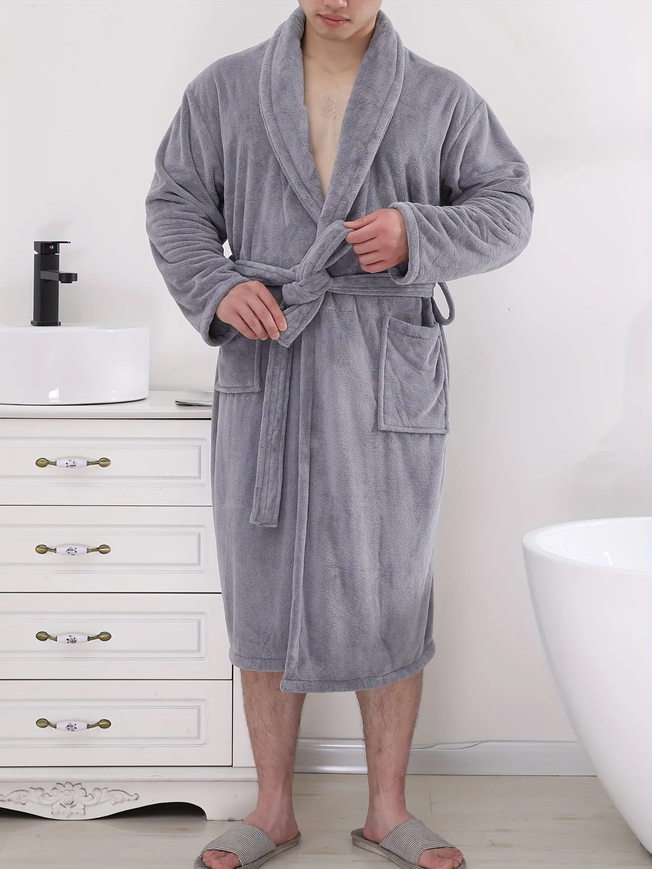 Cozy Mens Fleece Robe with Pockets for Ultimate Comfort