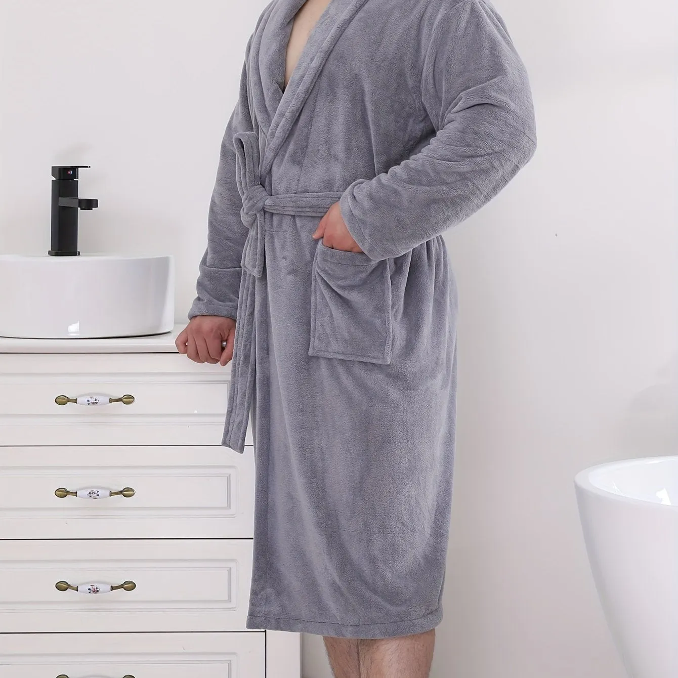 Cozy Mens Fleece Robe with Pockets for Ultimate Comfort