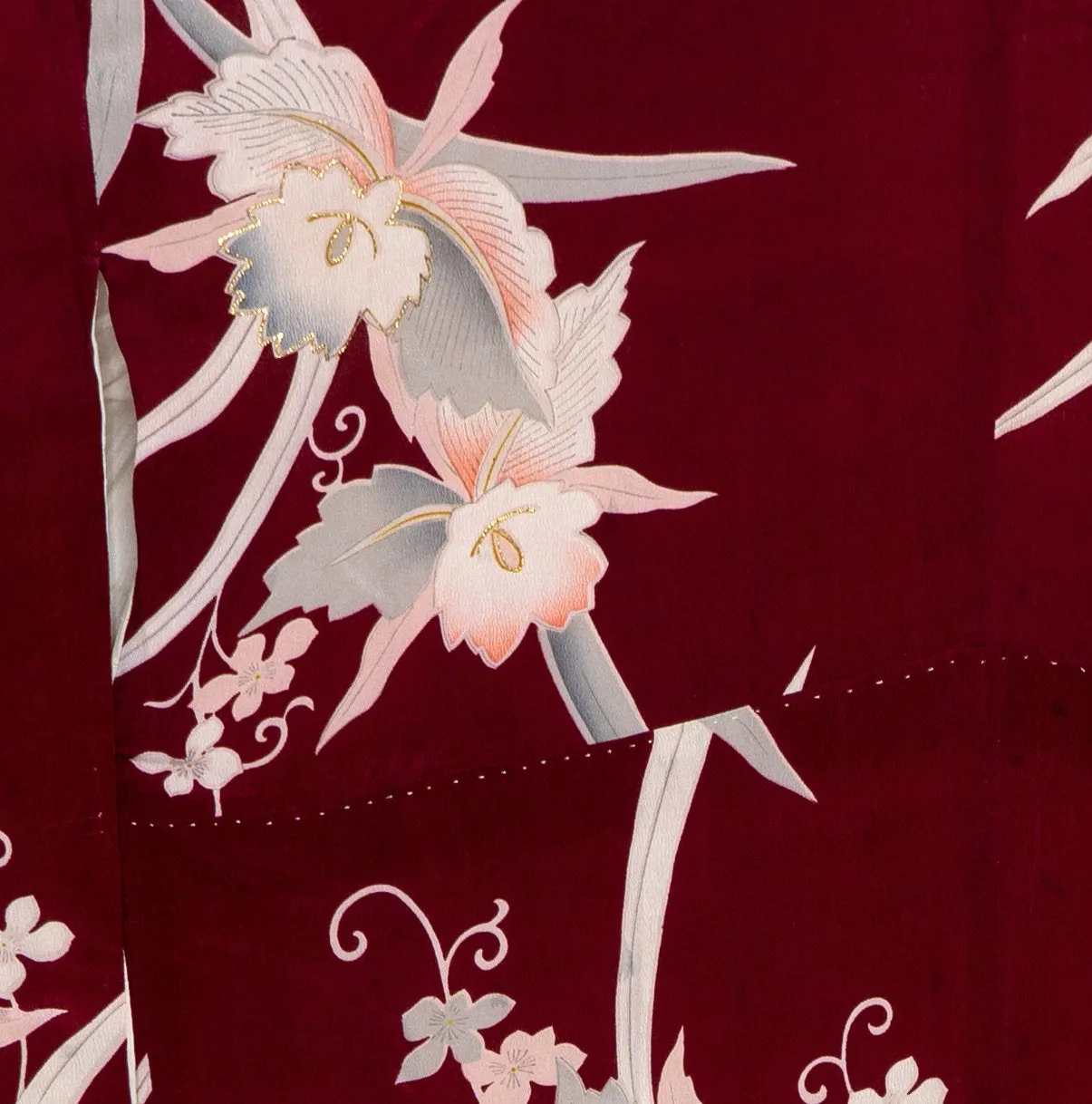 Maroon Women's Kimono - Large Flowers & Shiny Golden Inlay - Retro 1960s Flower Pattern